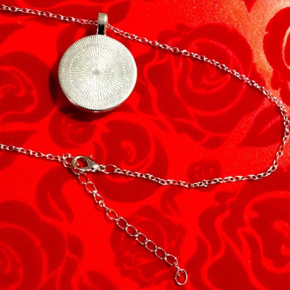 Pisces ๐ Zodiac Artistic Circle Pendant - Picture 7 of 7